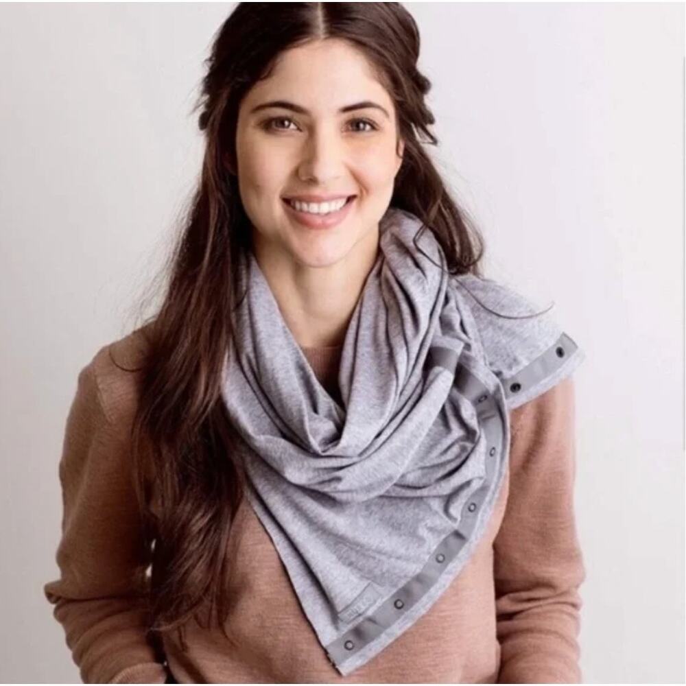 Nuroo Nursing Scarf Light Grey Snap Closure Blanket Scarf Maternity Newborn